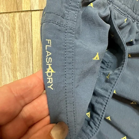 The North Face Flashdry Board Shorts with Lining, Size Large - Picture 4 of 9